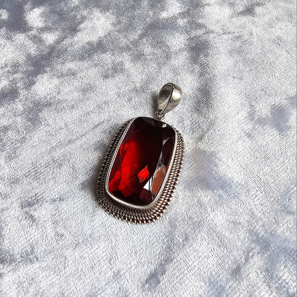 GARNET PENDANT